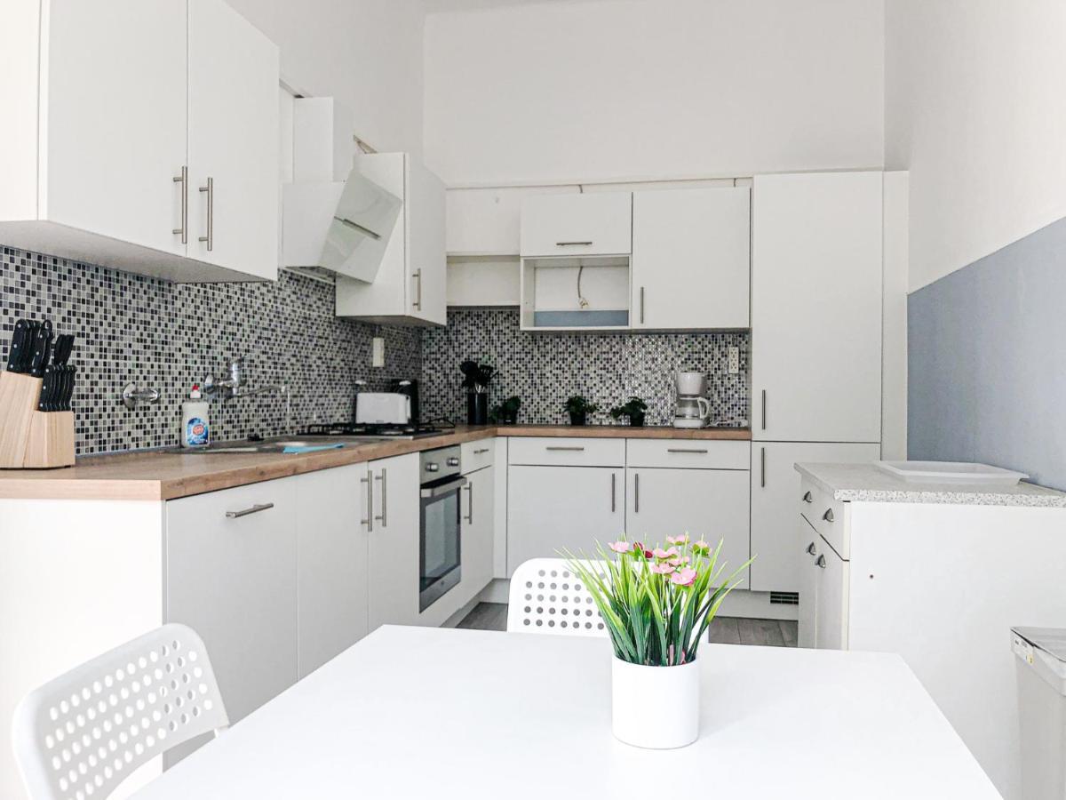 Commodious 2Br Apt. Near Akh-Perfect For Groups Wien Eksteriør billede