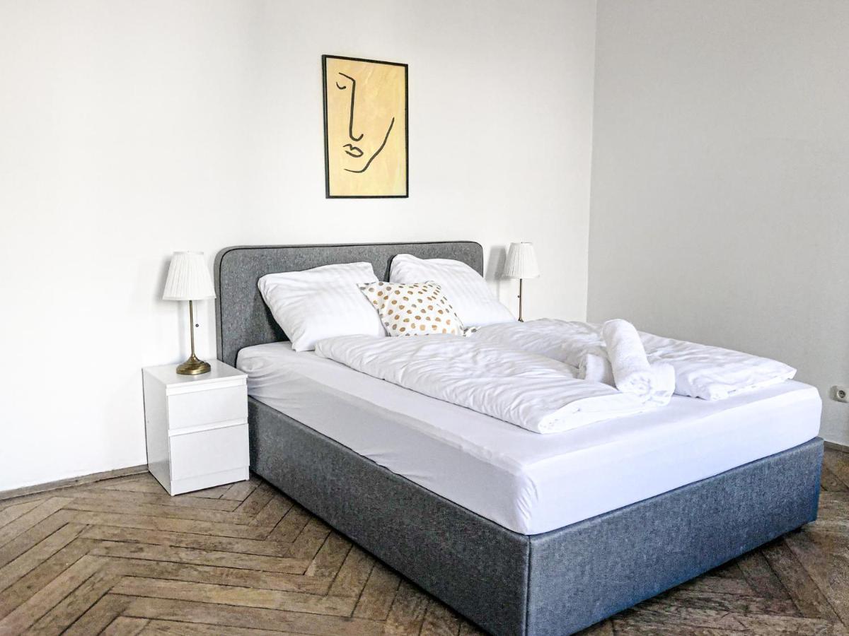 Commodious 2Br Apt. Near Akh-Perfect For Groups Wien Eksteriør billede