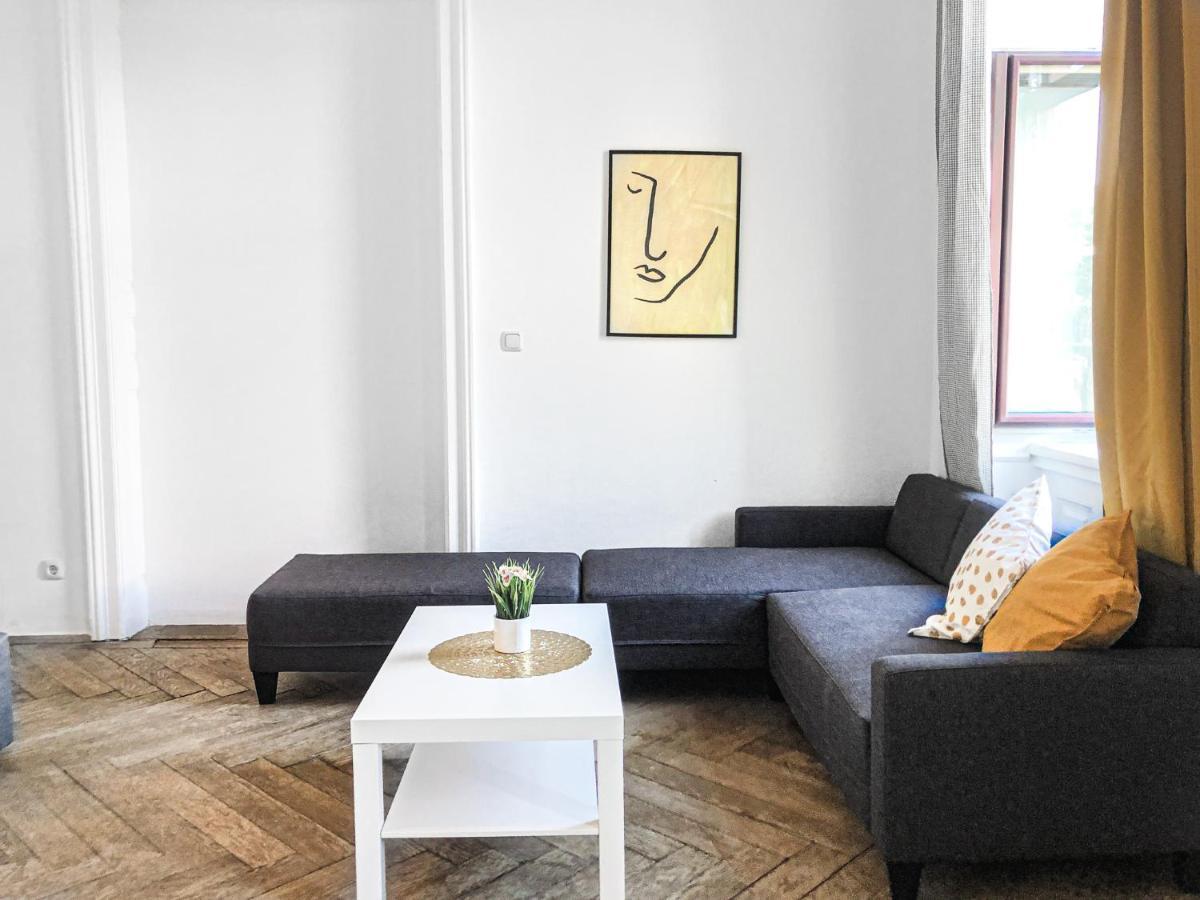 Commodious 2Br Apt. Near Akh-Perfect For Groups Wien Eksteriør billede